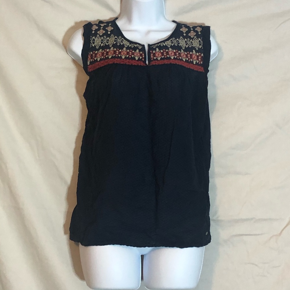 Sleeveless boho top with embroidered design